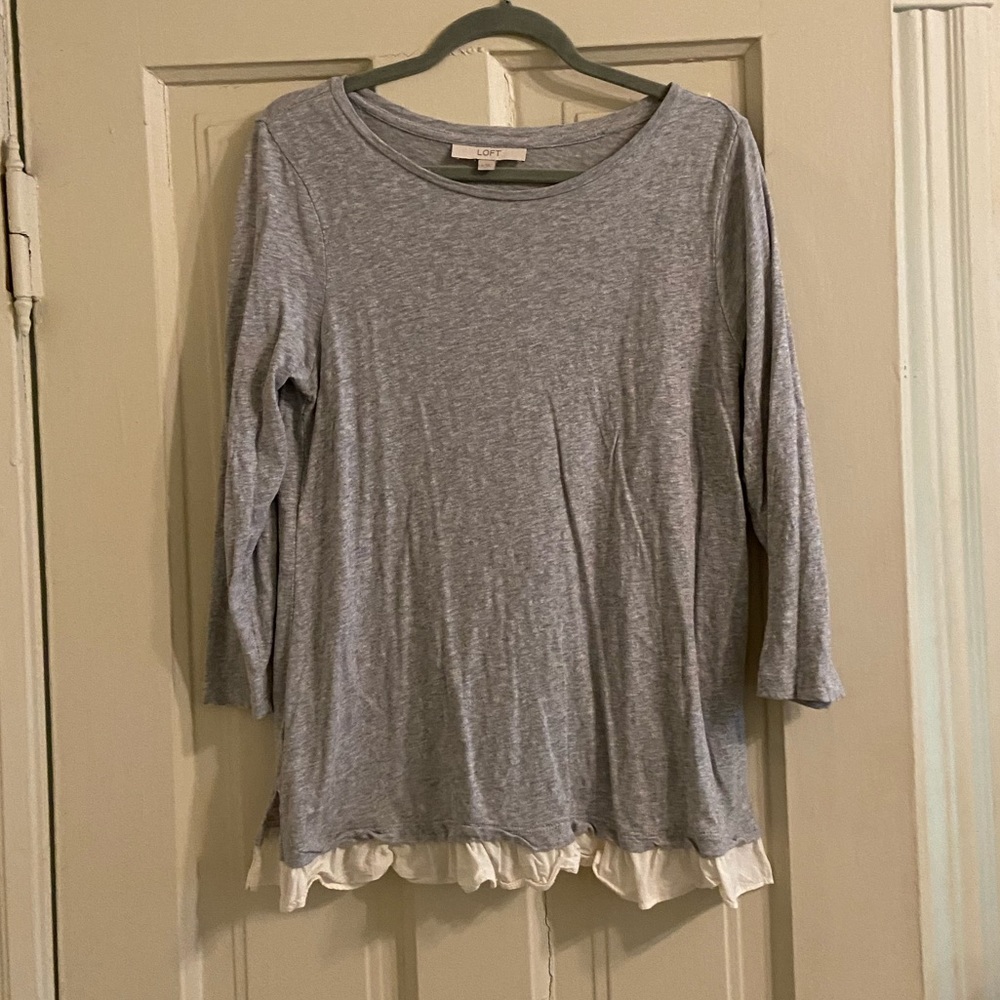 Loft grey ruffle hem 3/4 length shirt